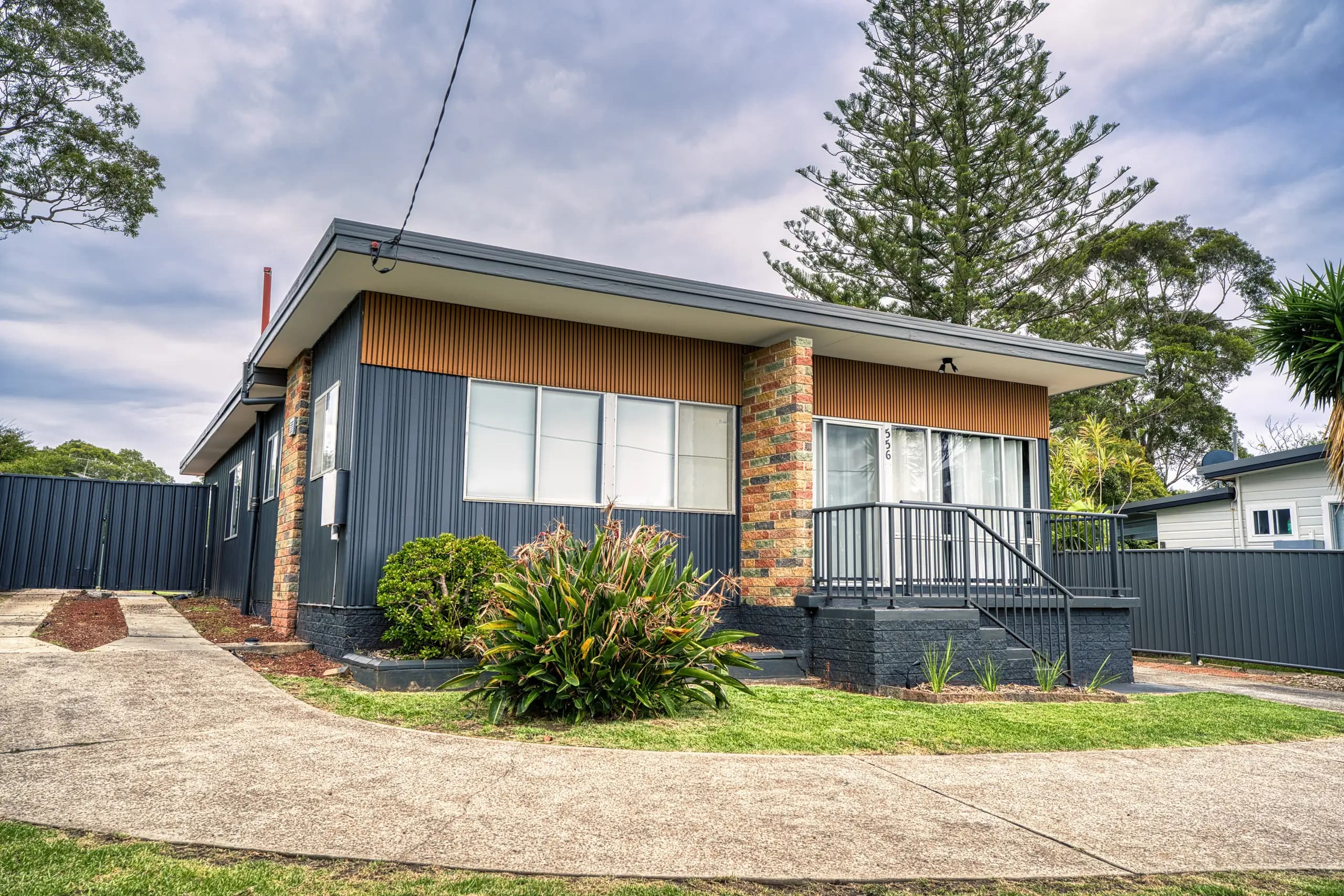 Beachside Home — Denhams Beach — photograph 1