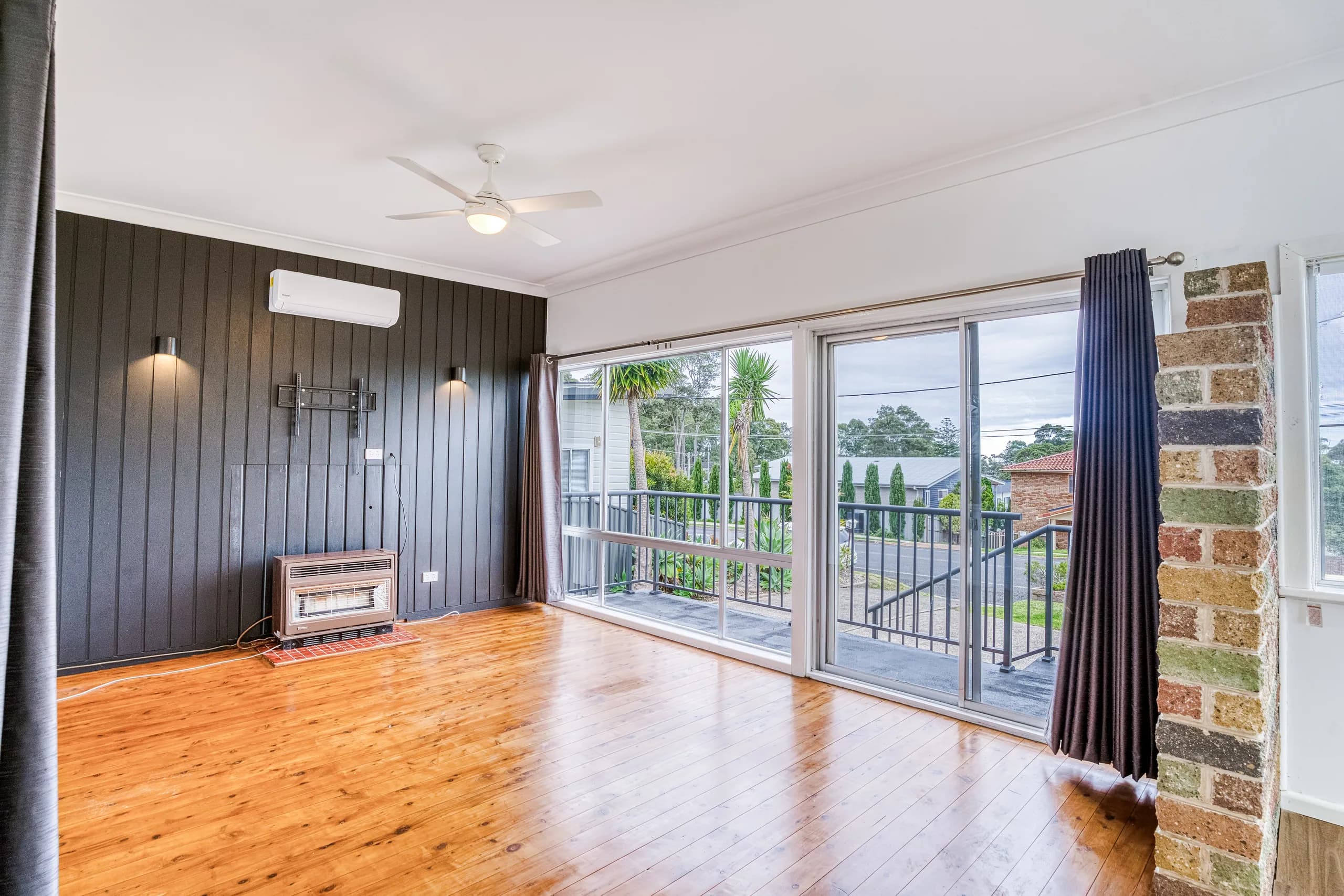 Beachside Home — Denhams Beach — photograph 2